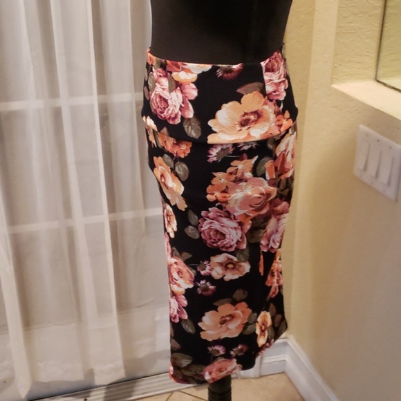 Floral pencil skirt - Picture 3 of 4